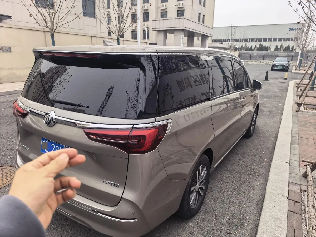 2023 Buick GL8 2.0T 237HP L4 9AT,autocango,china used car exporter,china ev exporter,chinese used car exporter,chinese used ev exporter