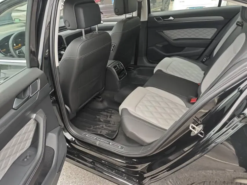 2025 Volkswagen Magotan 1.4T 150HP L4 7DCT,autocango,china used car exporter,china ev exporter,chinese used car exporter,chinese used ev exporter