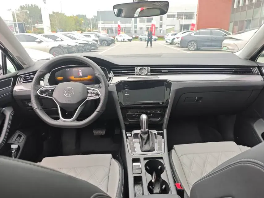 2025 Volkswagen Magotan 1.4T 150HP L4 7DCT,autocango,china used car exporter,china ev exporter,chinese used car exporter,chinese used ev exporter