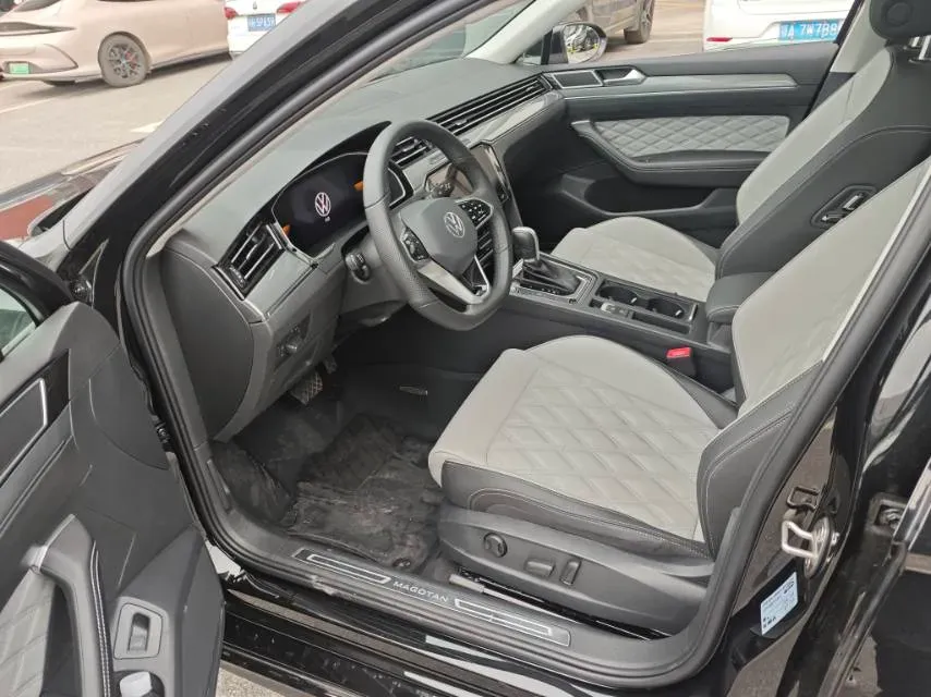 2025 Volkswagen Magotan 1.4T 150HP L4 7DCT,autocango,china used car exporter,china ev exporter,chinese used car exporter,chinese used ev exporter