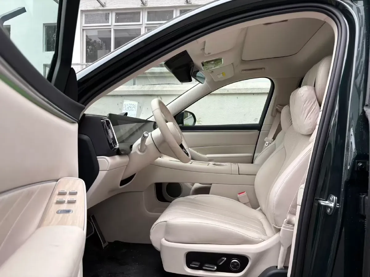 2025 AITO AITO M8 BEV,autocango,china used car exporter,china ev exporter,chinese used car exporter,chinese used ev exporter