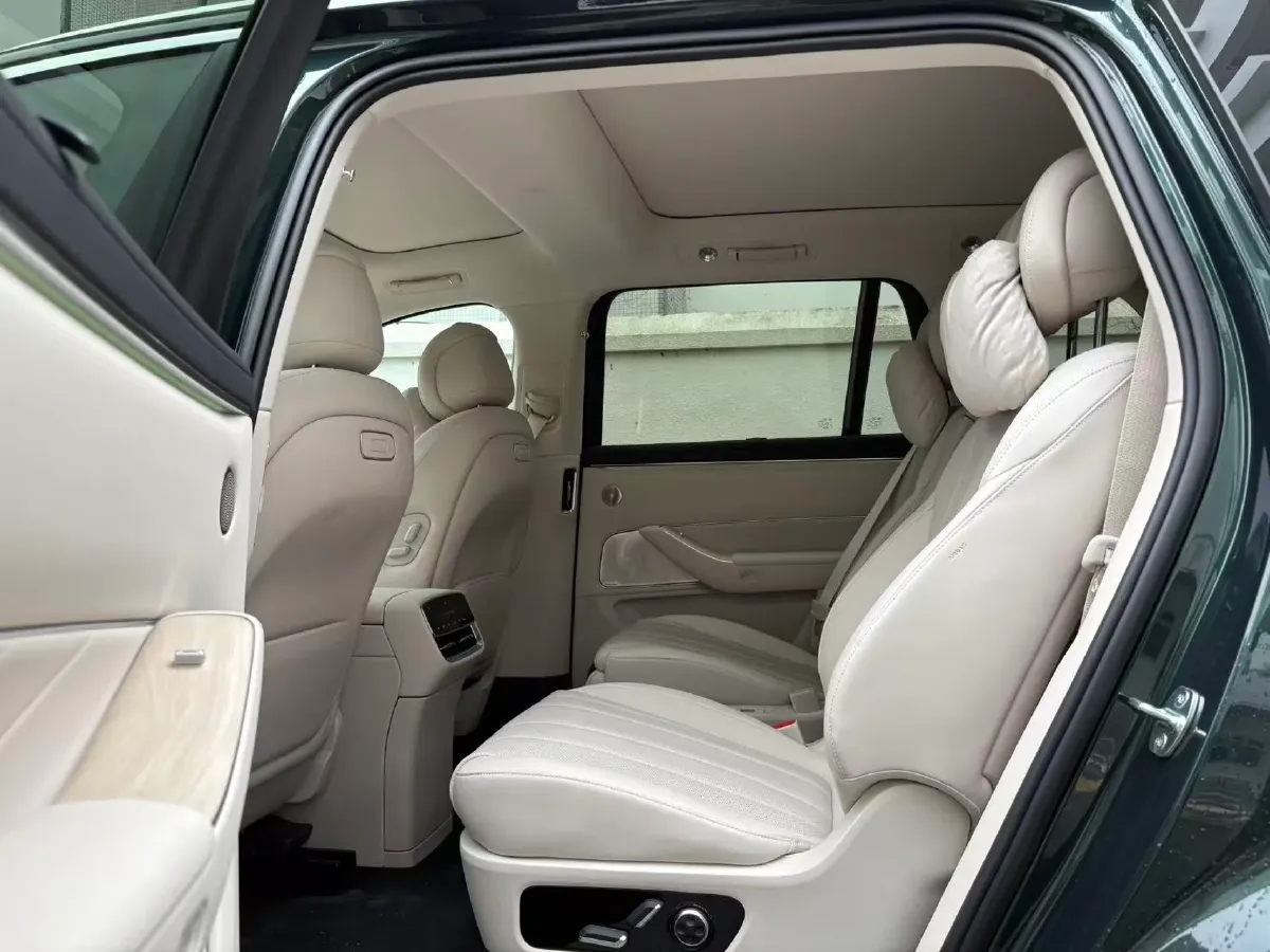 2025 AITO AITO M8 BEV,autocango,china used car exporter,china ev exporter,chinese used car exporter,chinese used ev exporter