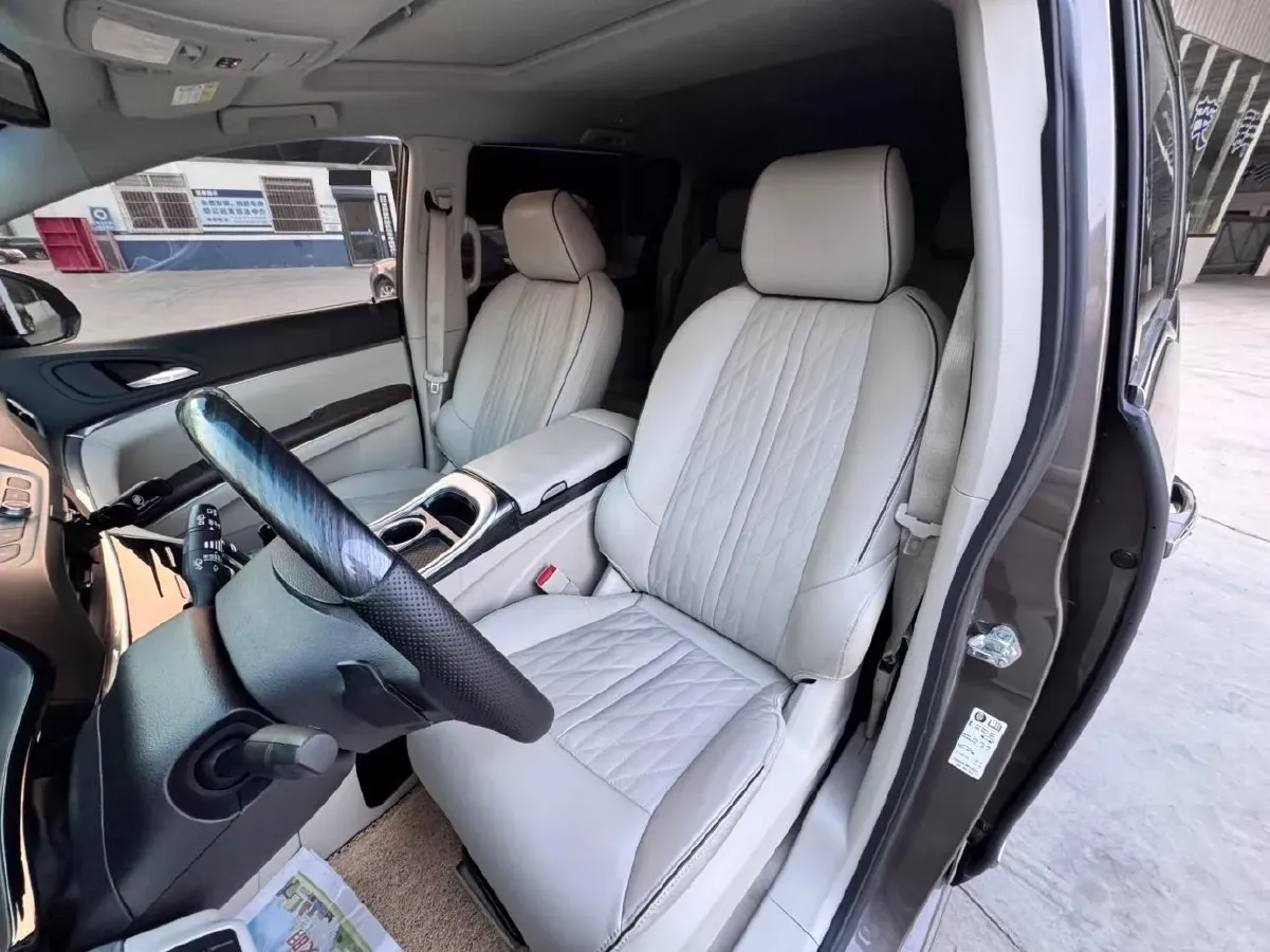 2022 Buick GL8 2.0T 237HP L4 9AT,autocango,china used car exporter,china ev exporter,chinese used car exporter,chinese used ev exporter