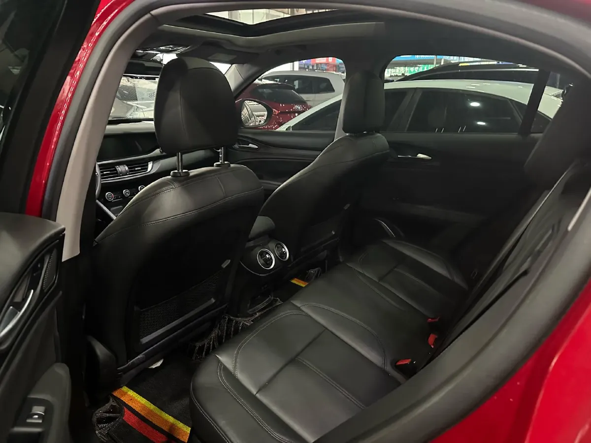 2017 Jaguar XE 2.0T 240HP L4 8AT,autocango,china used car exporter,china ev exporter,chinese used car exporter,chinese used ev exporter