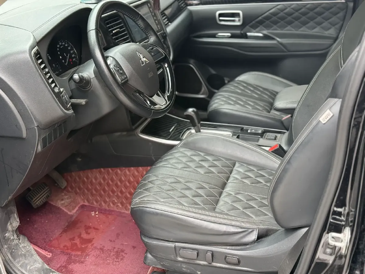 2021 Mitsubishi Outlander 2.0L 166HP L4 CVT,autocango,china used car exporter,china ev exporter,chinese used car exporter,chinese used ev exporter