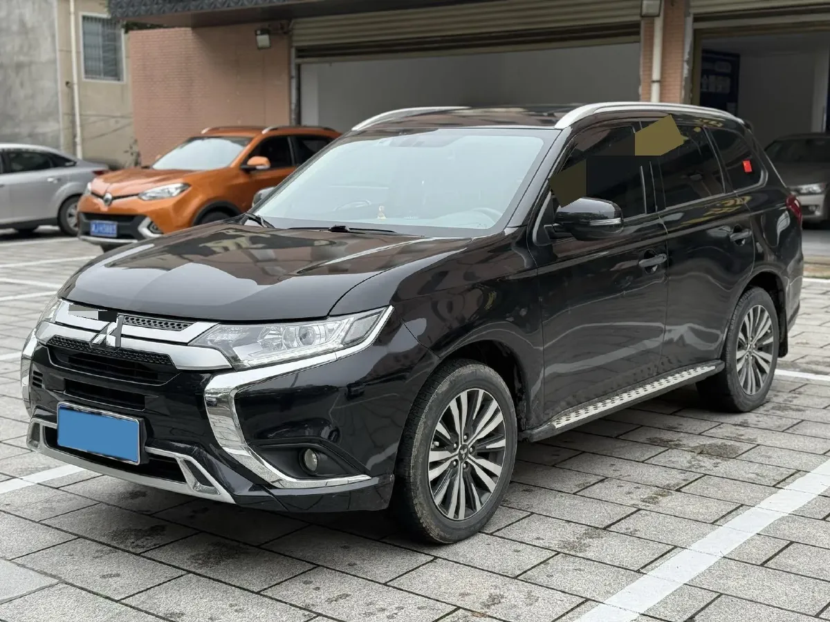 2021 Mitsubishi Outlander 2.0L 166HP L4 CVT,autocango,china used car exporter,china ev exporter,chinese used car exporter,chinese used ev exporter