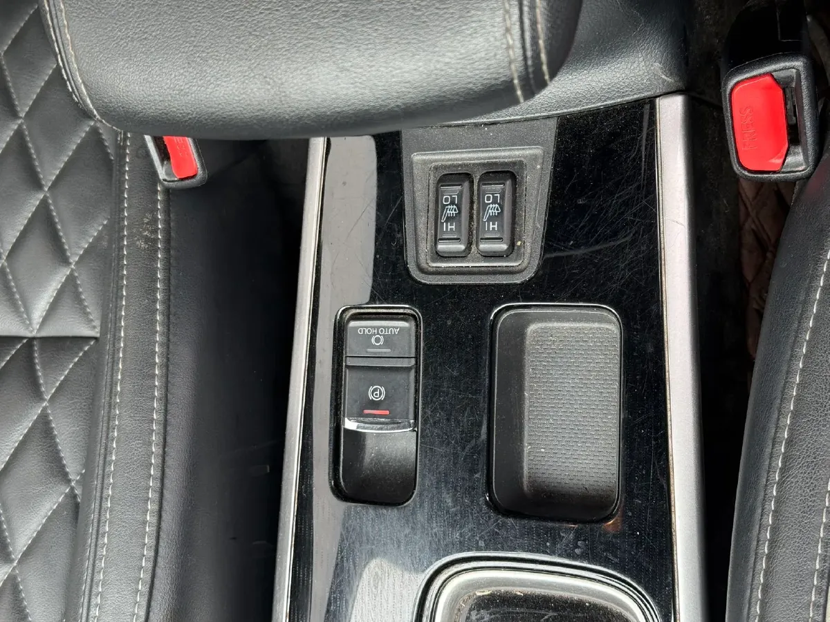 2021 Mitsubishi Outlander 2.0L 166HP L4 CVT,autocango,china used car exporter,china ev exporter,chinese used car exporter,chinese used ev exporter