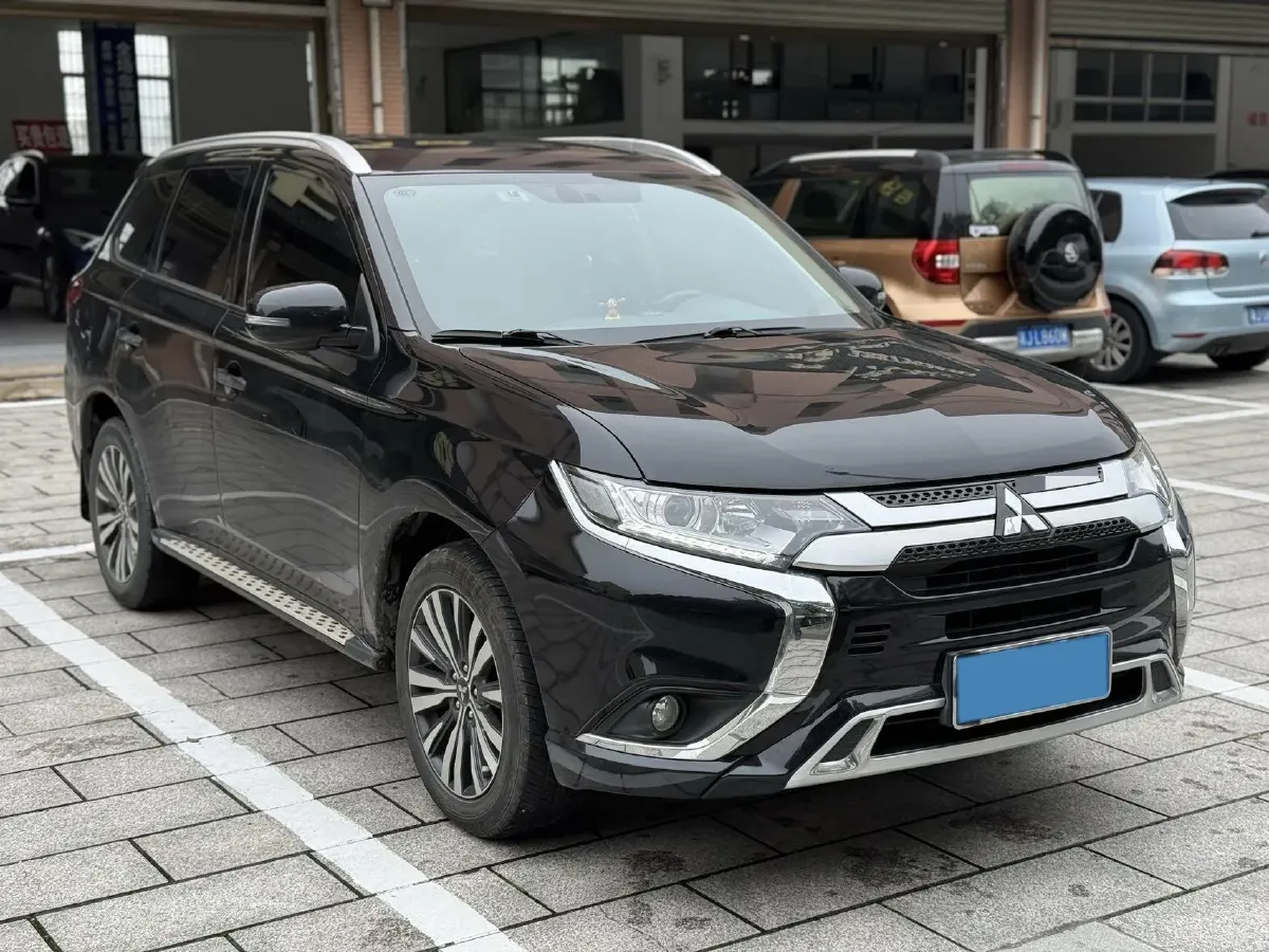 2021 Mitsubishi Outlander 2.0L 166HP L4 CVT,autocango,china used car exporter,china ev exporter,chinese used car exporter,chinese used ev exporter