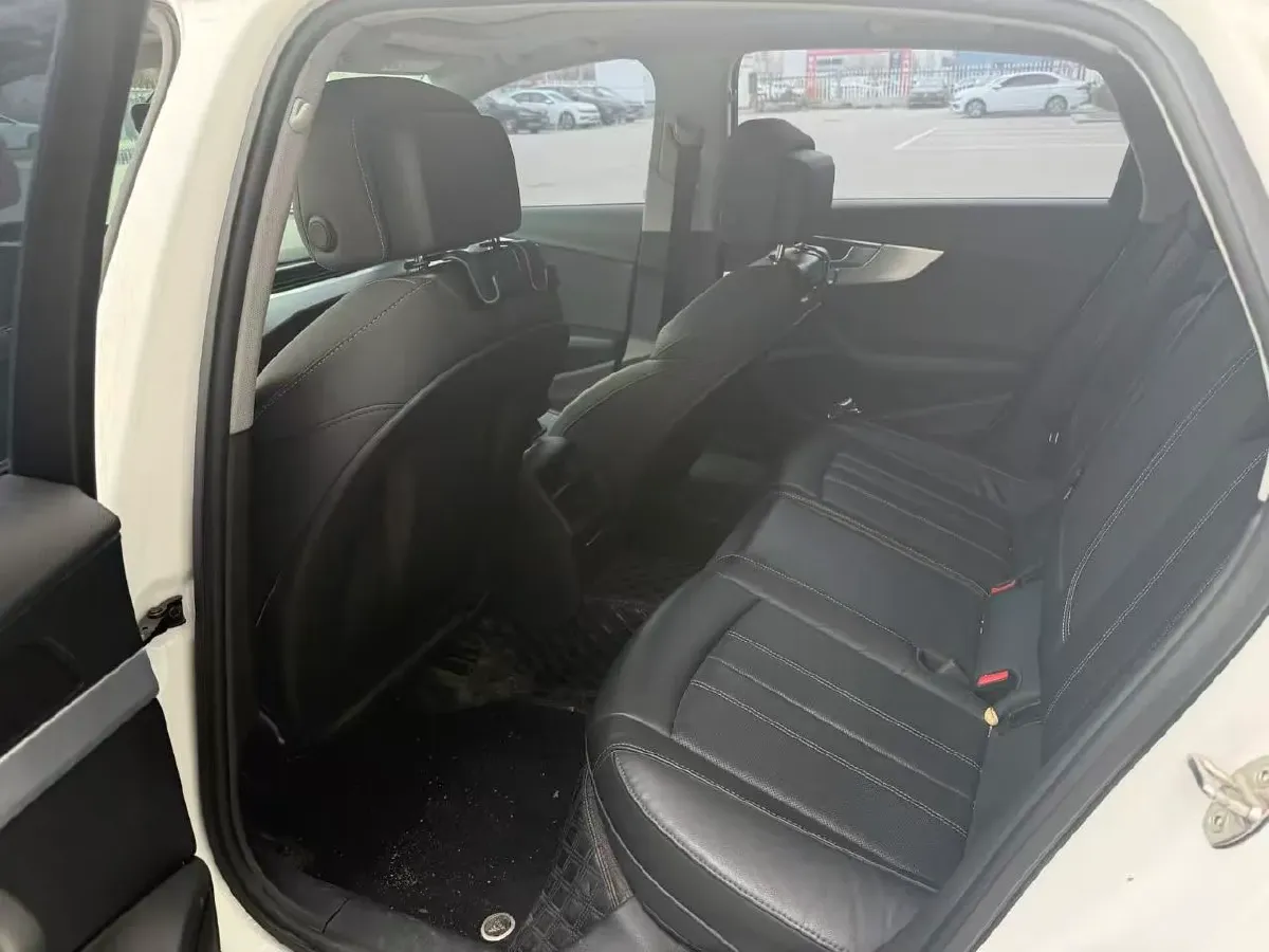 2020 Audi A4L 2.0T 190HP L4 7DCT,autocango,china used car exporter,china ev exporter,chinese used car exporter,chinese used ev exporter