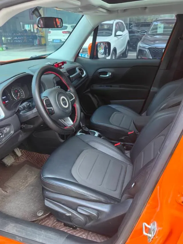2019 Jeep Renegade 1.3T 173HP L4 7DCT,autocango,china used car exporter,china ev exporter,chinese used car exporter,chinese used ev exporter