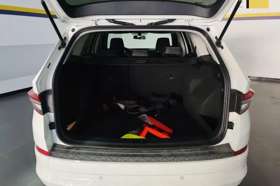 2025 Skoda Kodiak 2.0T 186HP L4 7DCT,autocango,china used car exporter,china ev exporter,chinese used car exporter,chinese used ev exporter