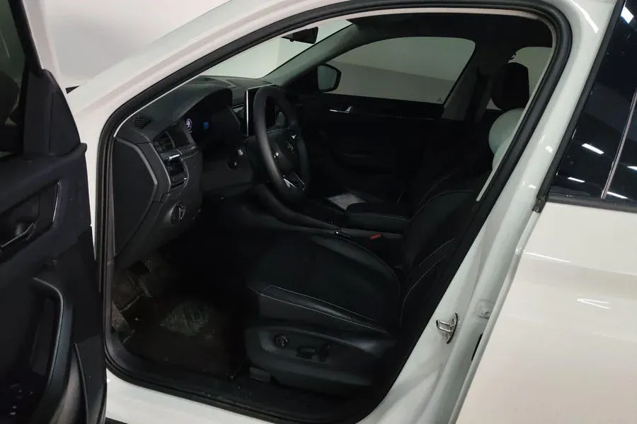 2025 Skoda Kodiak 2.0T 186HP L4 7DCT,autocango,china used car exporter,china ev exporter,chinese used car exporter,chinese used ev exporter