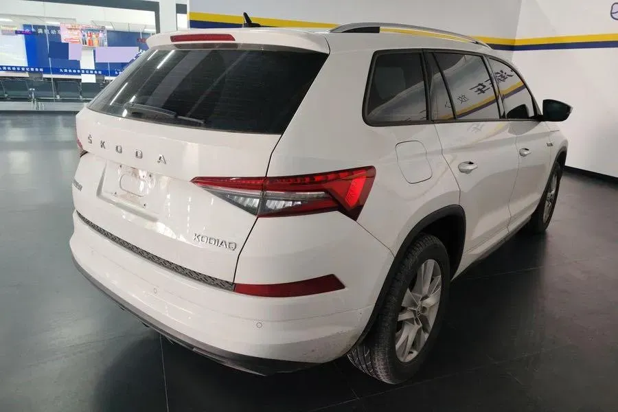 2025 Skoda Kodiak 2.0T 186HP L4 7DCT,autocango,china used car exporter,china ev exporter,chinese used car exporter,chinese used ev exporter