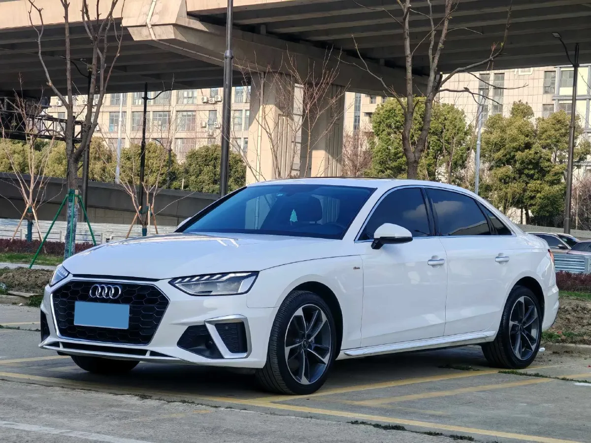 2022 Audi A4L 2.0T 190HP L4 7DCT,autocango,china used car exporter,china ev exporter,chinese used car exporter,chinese used ev exporter