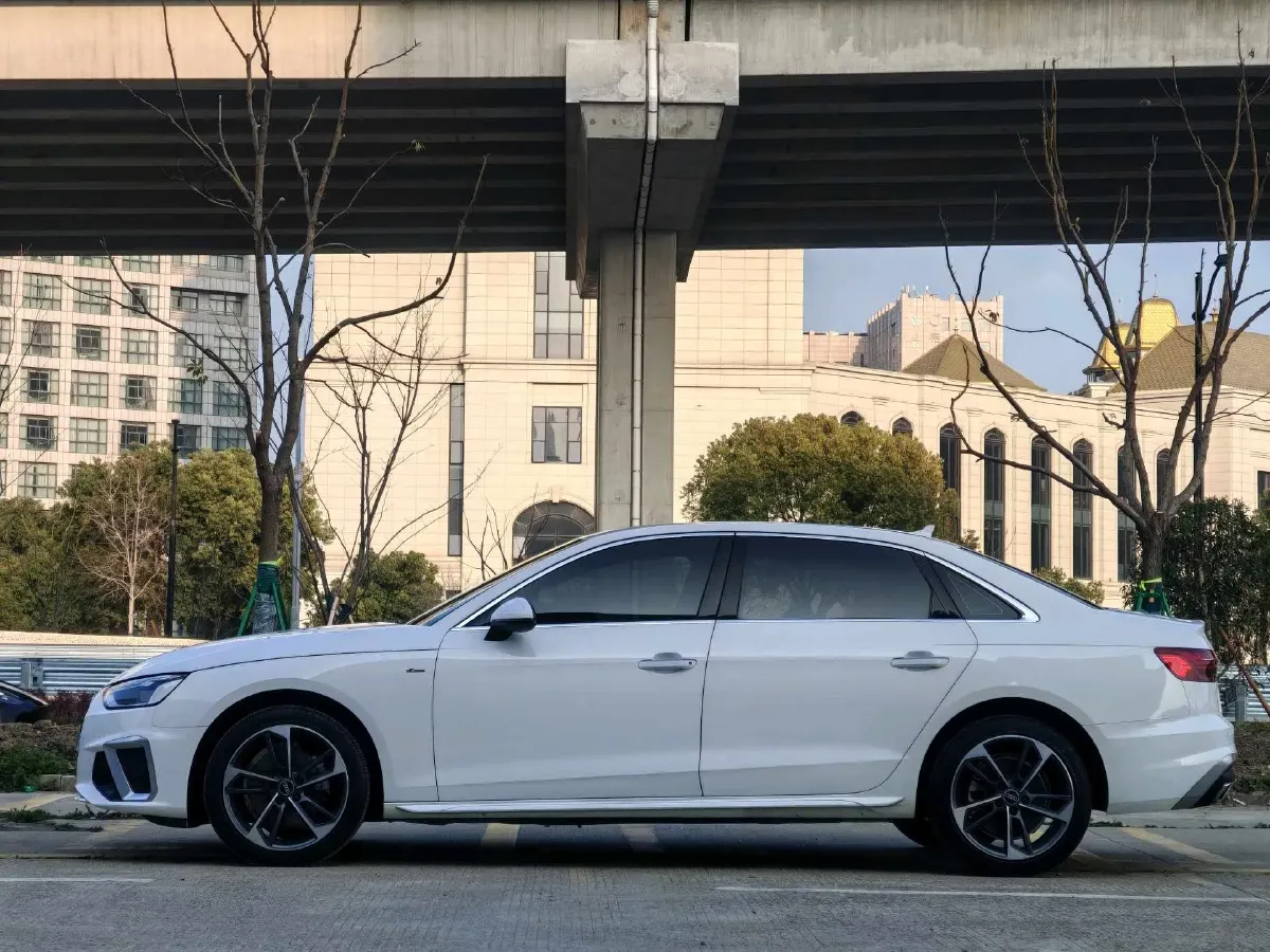 2022 Audi A4L 2.0T 190HP L4 7DCT,autocango,china used car exporter,china ev exporter,chinese used car exporter,chinese used ev exporter