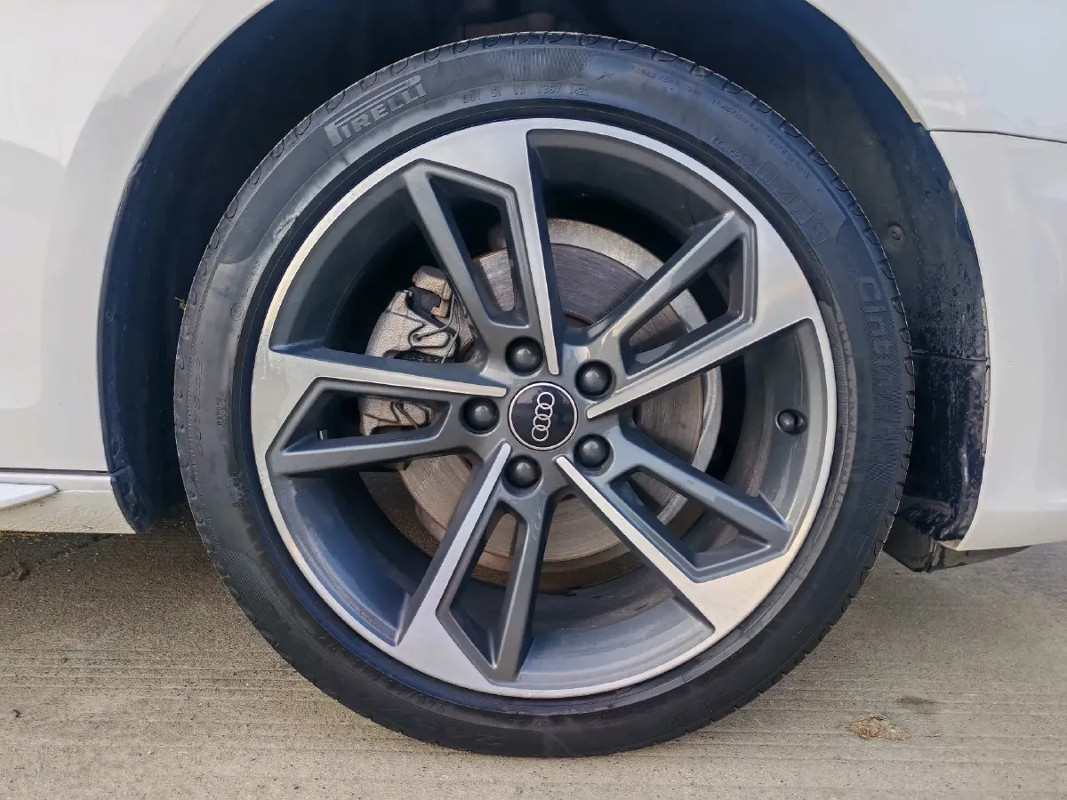 2022 Audi A4L 2.0T 190HP L4 7DCT,autocango,china used car exporter,china ev exporter,chinese used car exporter,chinese used ev exporter