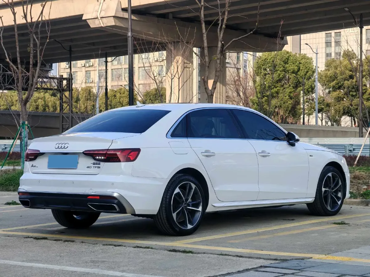 2022 Audi A4L 2.0T 190HP L4 7DCT,autocango,china used car exporter,china ev exporter,chinese used car exporter,chinese used ev exporter