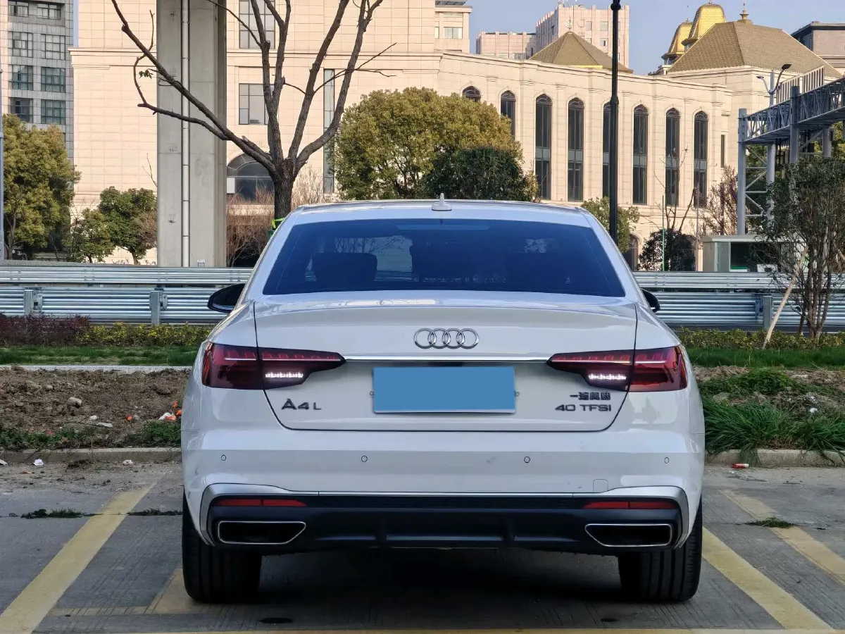 2022 Audi A4L 2.0T 190HP L4 7DCT,autocango,china used car exporter,china ev exporter,chinese used car exporter,chinese used ev exporter