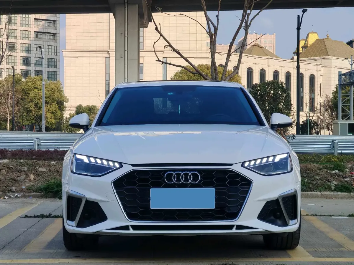 2022 Audi A4L 2.0T 190HP L4 7DCT,autocango,china used car exporter,china ev exporter,chinese used car exporter,chinese used ev exporter