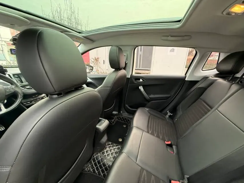 2018 Peugeot 2008 1.2T 136HP L3 6AT,autocango,china used car exporter,china ev exporter,chinese used car exporter,chinese used ev exporter