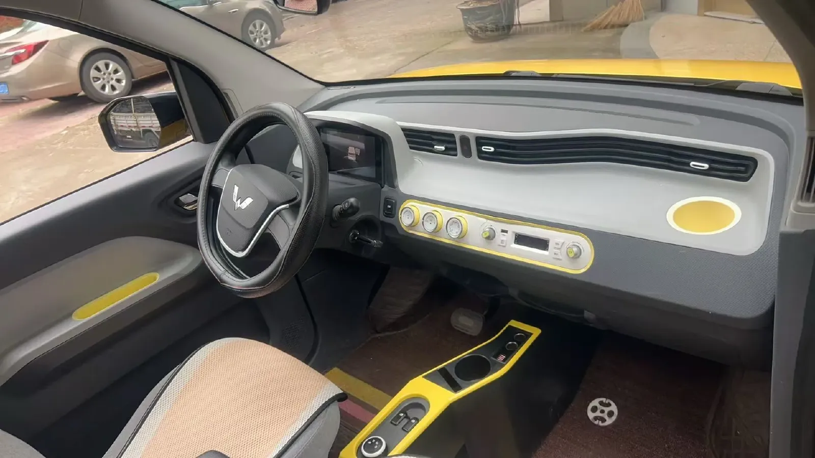 2021 WuLing HongGuang MINI EV BEV 9.3KWH,autocango,china used car exporter,china ev exporter,chinese used car exporter,chinese used ev exporter