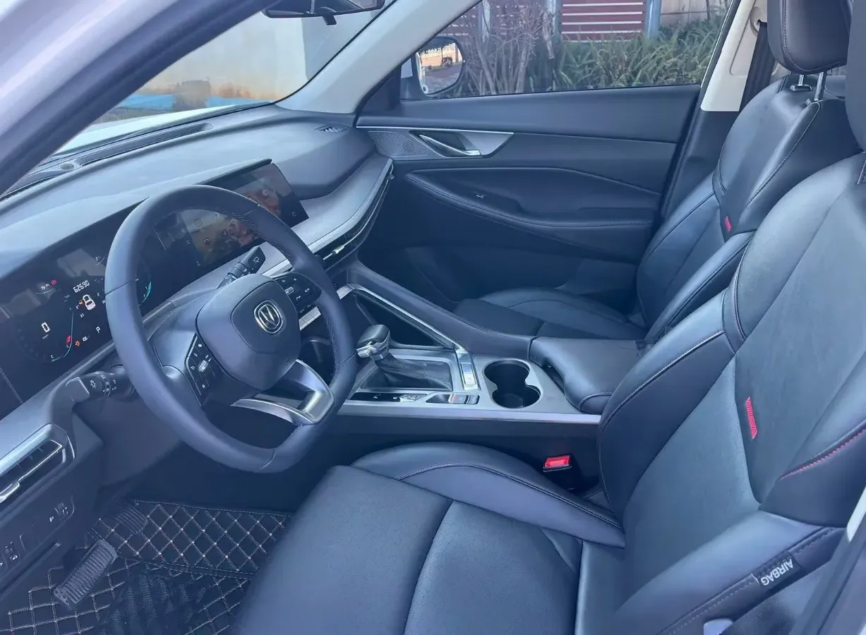 2021 ChangAn CS35 Plus 1.4T 160HP L4 7DCT,autocango,china used car exporter,china ev exporter,chinese used car exporter,chinese used ev exporter