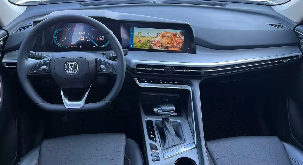 2021 ChangAn CS35 Plus 1.4T 160HP L4 7DCT,autocango,china used car exporter,china ev exporter,chinese used car exporter,chinese used ev exporter