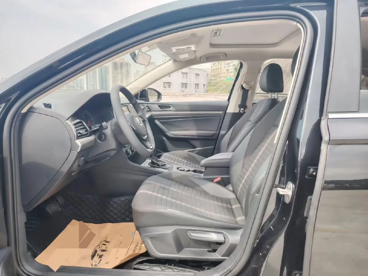 2018 Skoda Karoq 1.4T 150HP L4 7DCT,autocango,china used car exporter,china ev exporter,chinese used car exporter,chinese used ev exporter