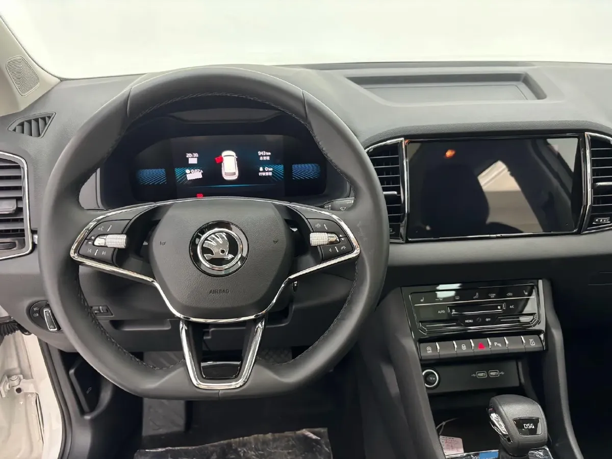 2022 Skoda Karoq 1.4T 150HP L4 7DCT,autocango,china used car exporter,china ev exporter,chinese used car exporter,chinese used ev exporter