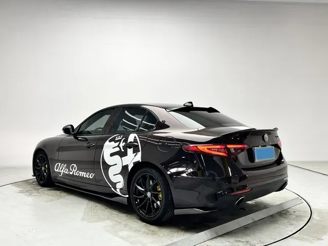 2017 Alfa Romeo Giulia 2.0T 280HP L4 8AT,autocango,china used car exporter,china ev exporter,chinese used car exporter,chinese used ev exporter