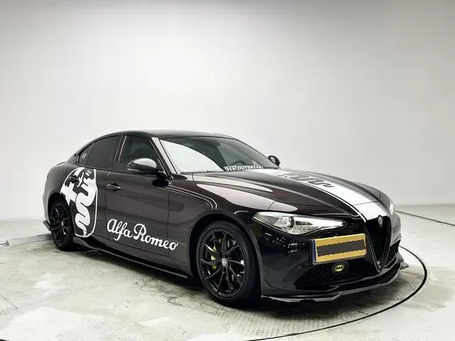 2017 Alfa Romeo Giulia 2.0T 280HP L4 8AT,autocango,china used car exporter,china ev exporter,chinese used car exporter,chinese used ev exporter