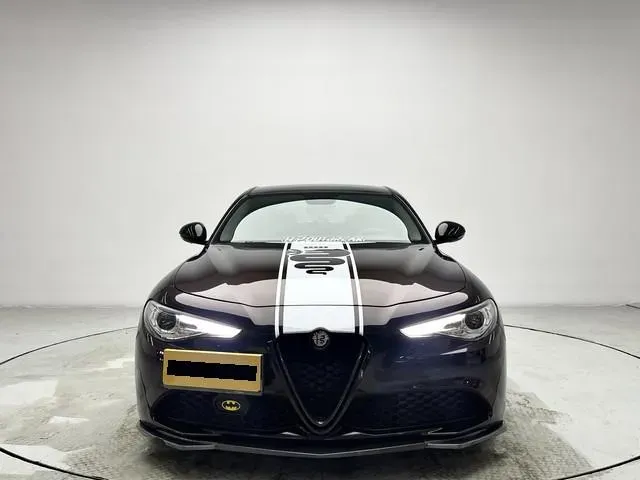 2017 Alfa Romeo Giulia 2.0T 280HP L4 8AT,autocango,china used car exporter,china ev exporter,chinese used car exporter,chinese used ev exporter