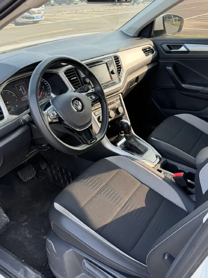 2019 Volkswagen T-Roc 1.4T 131HP L4 7DCT,autocango,china used car exporter,china ev exporter,chinese used car exporter,chinese used ev exporter