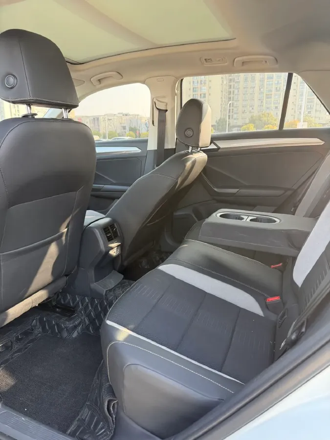 2019 Volkswagen T-Roc 1.4T 131HP L4 7DCT,autocango,china used car exporter,china ev exporter,chinese used car exporter,chinese used ev exporter