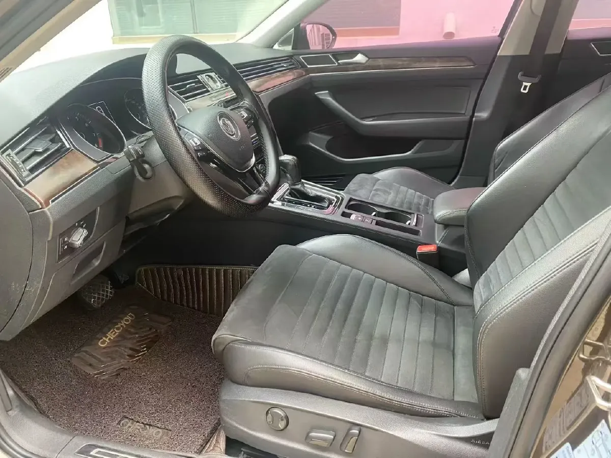 2018 Volkswagen Magotan 1.8T 180HP L4 7DCT,autocango,china used car exporter,china ev exporter,chinese used car exporter,chinese used ev exporter