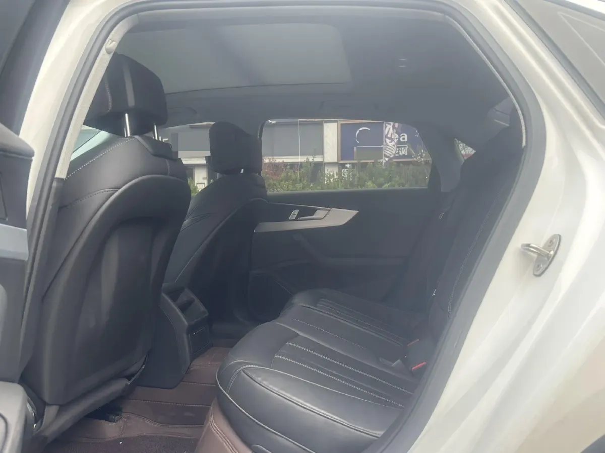 2024 Audi A4L 2.0T 190HP L4 7DCT,autocango,china used car exporter,china ev exporter,chinese used car exporter,chinese used ev exporter