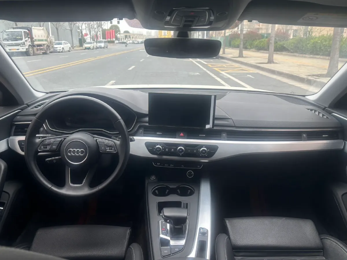 2024 Audi A4L 2.0T 190HP L4 7DCT,autocango,china used car exporter,china ev exporter,chinese used car exporter,chinese used ev exporter