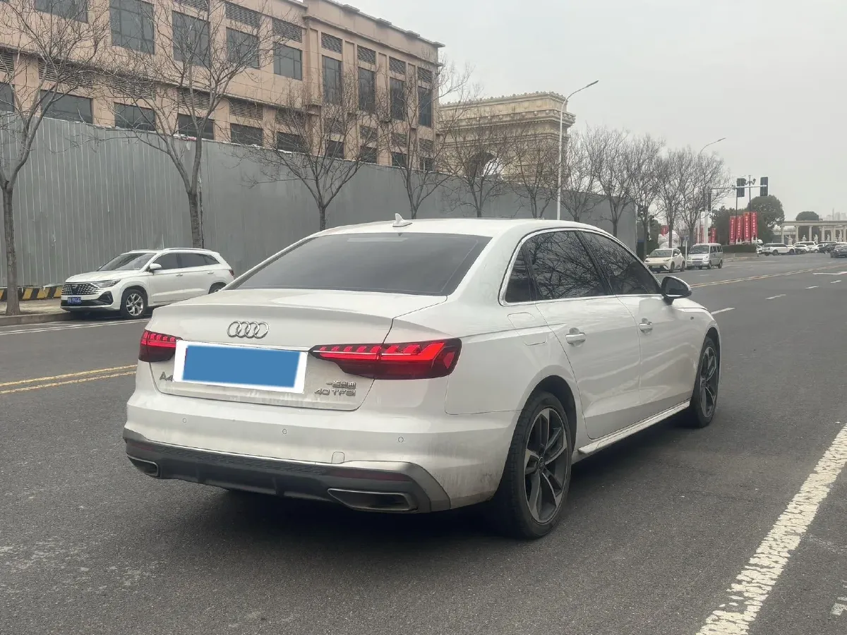 2024 Audi A4L 2.0T 190HP L4 7DCT,autocango,china used car exporter,china ev exporter,chinese used car exporter,chinese used ev exporter