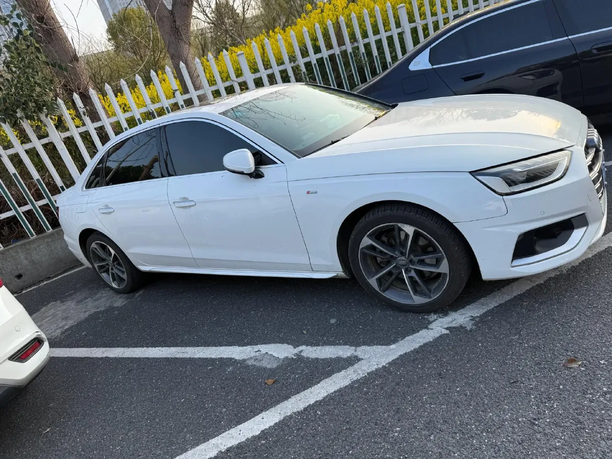 2020 Audi A4L 2.0T 190HP L4 7DCT,autocango,china used car exporter,china ev exporter,chinese used car exporter,chinese used ev exporter