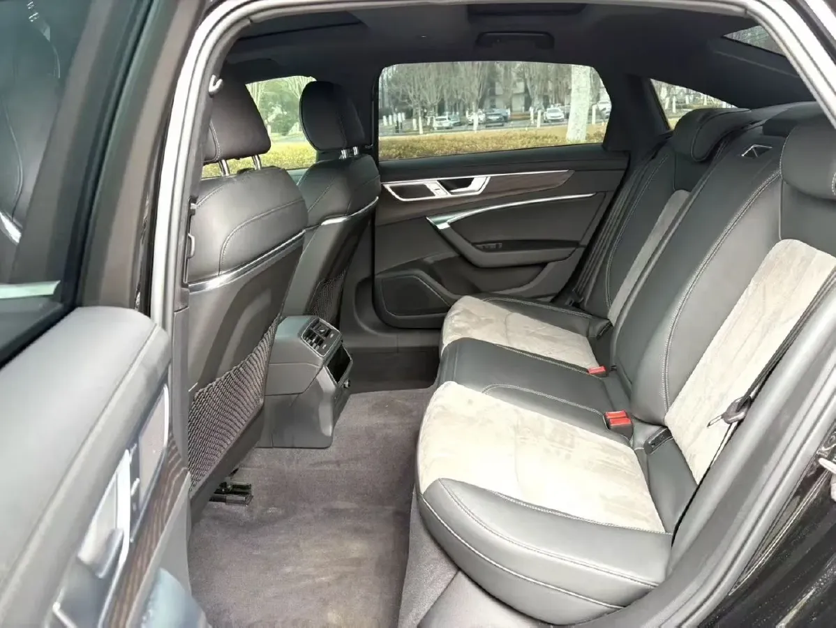 2024 Audi A6L 2.0T 245HP L4 7DCT,autocango,china used car exporter,china ev exporter,chinese used car exporter,chinese used ev exporter