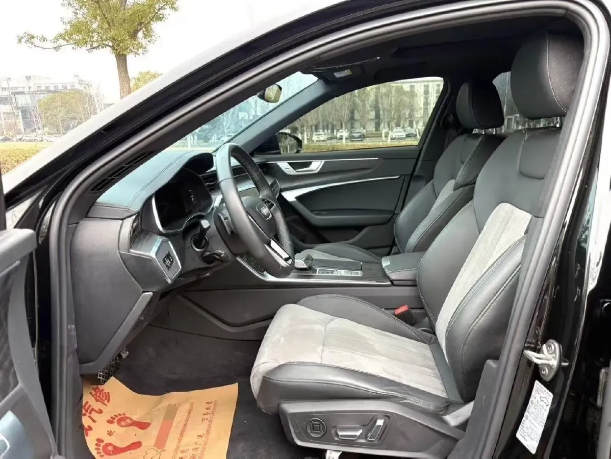 2024 Audi A6L 2.0T 245HP L4 7DCT,autocango,china used car exporter,china ev exporter,chinese used car exporter,chinese used ev exporter