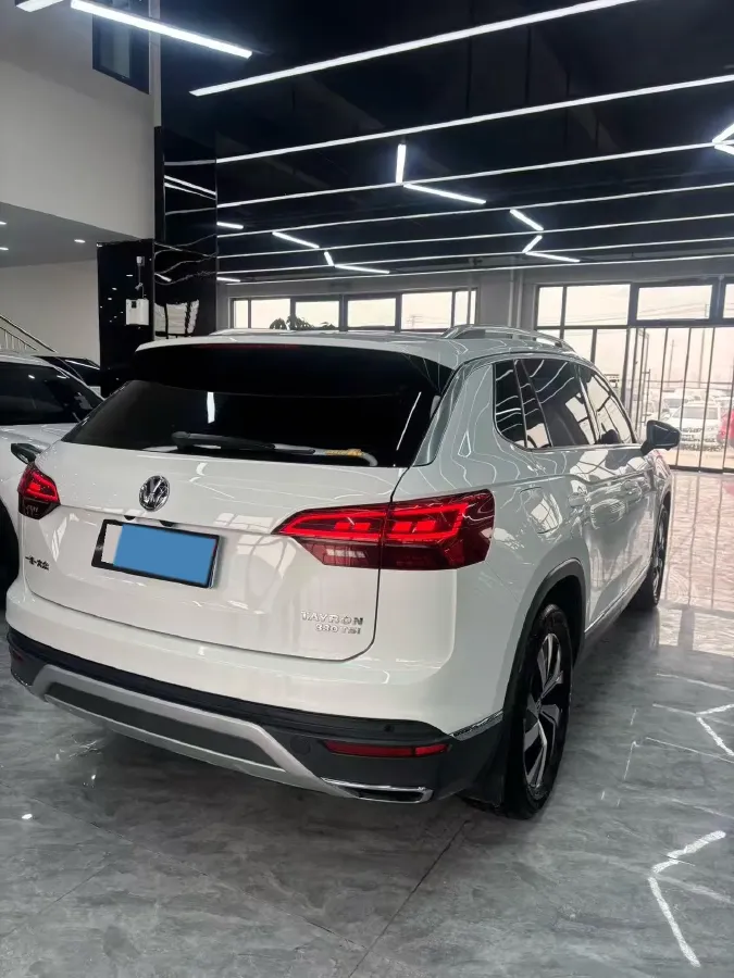 2019 Jeep Cherokee 2.0T 234HP L4 9AT,autocango,china used car exporter,china ev exporter,chinese used car exporter,chinese used ev exporter
