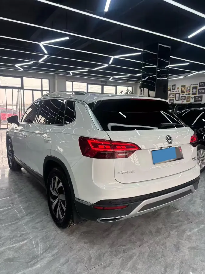 2019 Jeep Cherokee 2.0T 234HP L4 9AT,autocango,china used car exporter,china ev exporter,chinese used car exporter,chinese used ev exporter