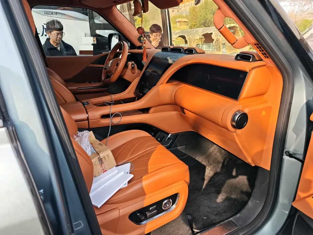 2023 YangWang U8 2.0T 272HP L4 REEV 49.05KWH,autocango,china used car exporter,china ev exporter,chinese used car exporter,chinese used ev exporter