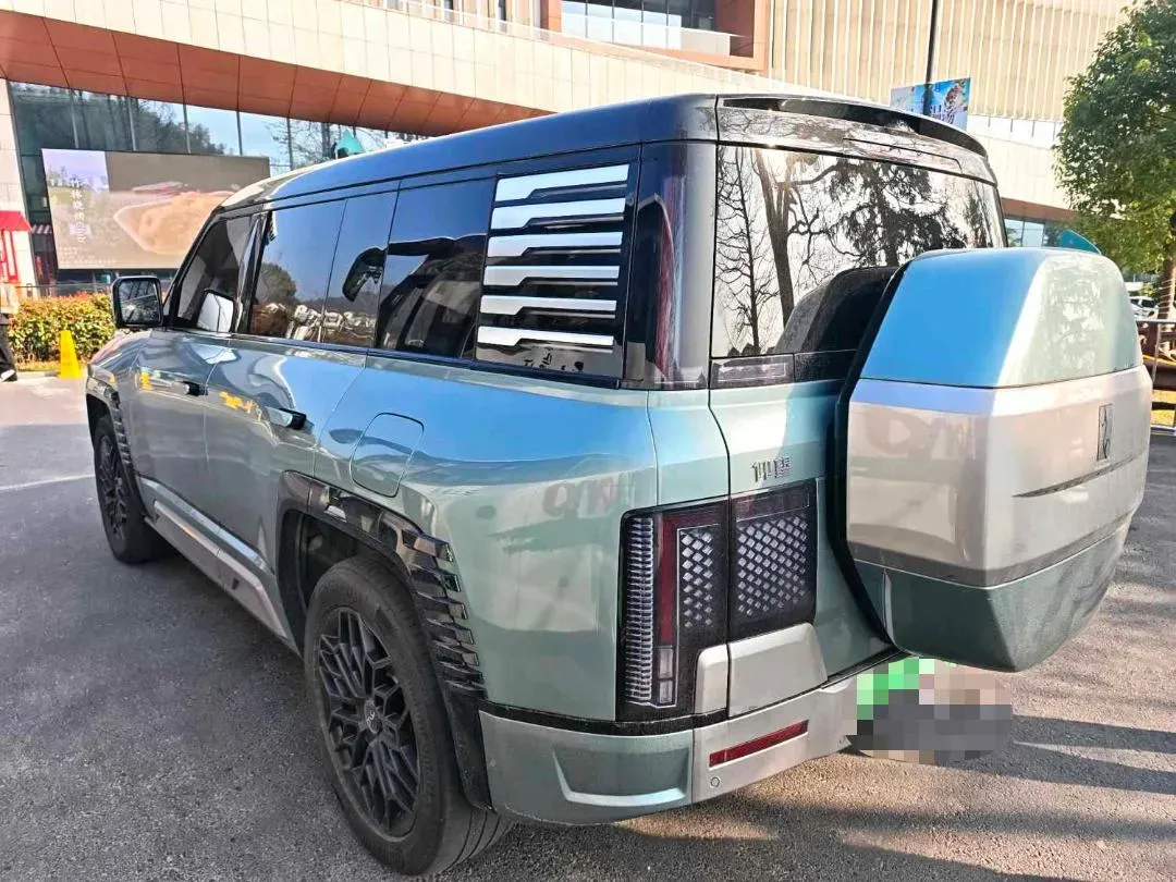 2023 YangWang U8 2.0T 272HP L4 REEV 49.05KWH,autocango,china used car exporter,china ev exporter,chinese used car exporter,chinese used ev exporter