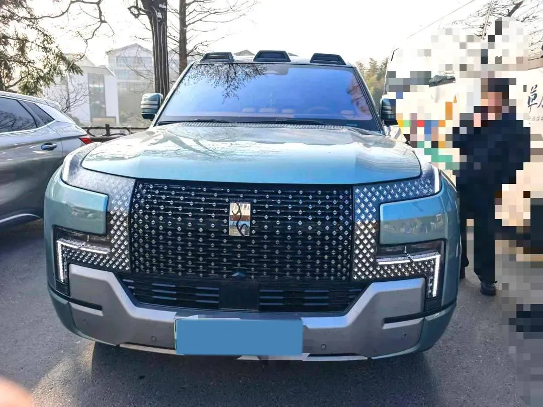 2023 YangWang U8 2.0T 272HP L4 REEV 49.05KWH,autocango,china used car exporter,china ev exporter,chinese used car exporter,chinese used ev exporter