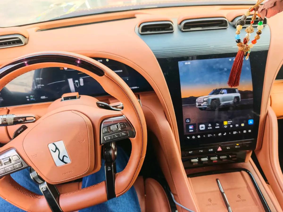 2023 YangWang U8 2.0T 272HP L4 REEV 49.05KWH,autocango,china used car exporter,china ev exporter,chinese used car exporter,chinese used ev exporter