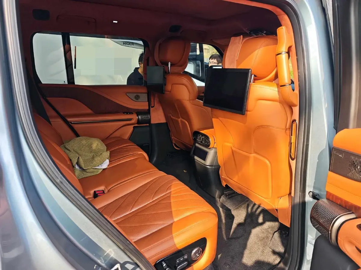 2023 YangWang U8 2.0T 272HP L4 REEV 49.05KWH,autocango,china used car exporter,china ev exporter,chinese used car exporter,chinese used ev exporter