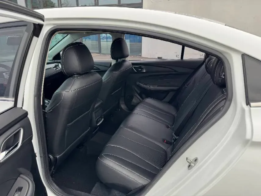 2020 Roewe i5 1.5L 120HP L4 CVT,autocango,china used car exporter,china ev exporter,chinese used car exporter,chinese used ev exporter