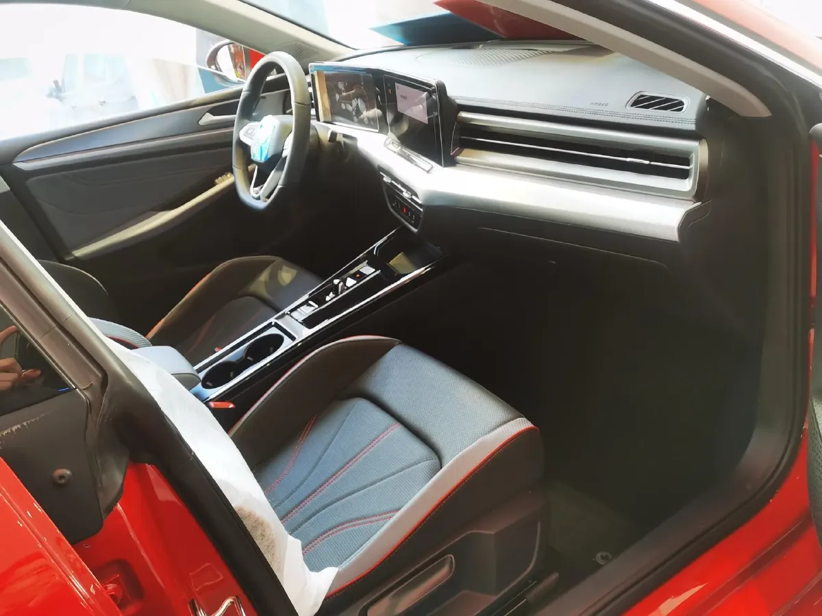 2025 Volkswagen Lamando 1.4T 150HP L4 7DCT,autocango,china used car exporter,china ev exporter,chinese used car exporter,chinese used ev exporter